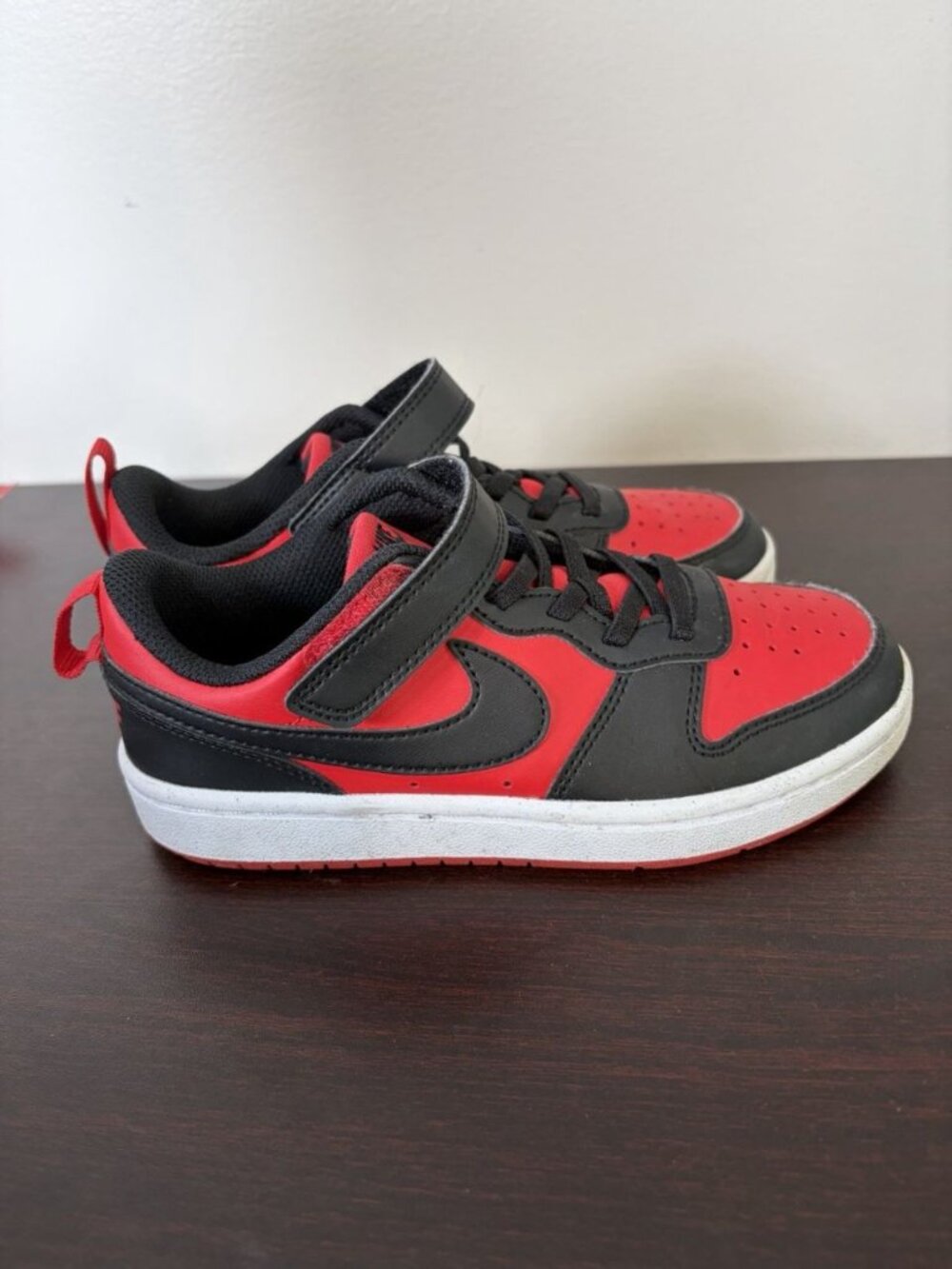 Nike Court Borough Low Boy Size 1C Black Red Hook Loop Walking Shoes DV5457-600